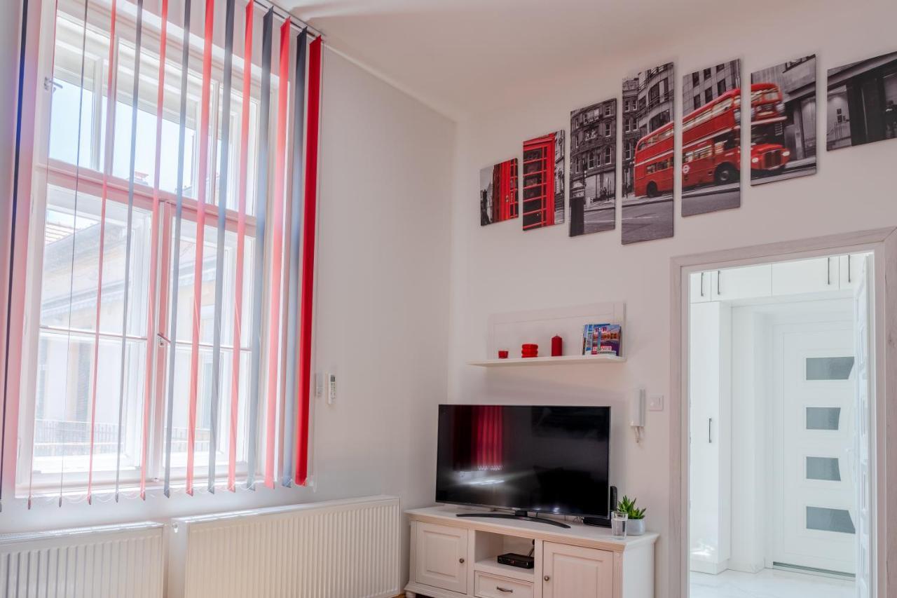 Appartement Biztos Kucko à Szeged Extérieur photo